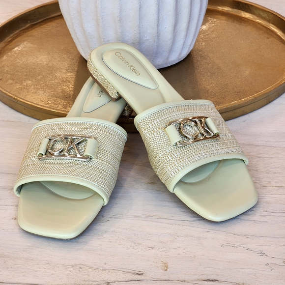 Women's Tatey Calvin Klein Charm Slide Flat Green Sandals Size 11 - Picture 5 of 10